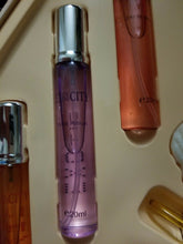 Load image into Gallery viewer, Sex in the City KISS / FEELINGS 4 Pc 6 Pc EDP Eau de Parfum Gift Set for Women - Perfume Gallery
