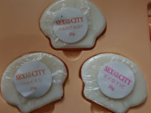 Load image into Gallery viewer, Sex in the City KISS / FEELINGS 4 Pc 6 Pc EDP Eau de Parfum Gift Set for Women - Perfume Gallery