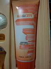 Load image into Gallery viewer, Sex in the City KISS / FEELINGS 4 Pc 6 Pc EDP Eau de Parfum Gift Set for Women - Perfume Gallery