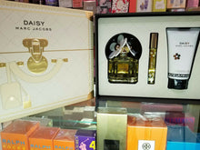 Load image into Gallery viewer, Marc Jacobs Daisy for Women 3.4 oz EDT Spray 5.1 oz Lotion .33 EDT 3 PC Gift Set - Perfume Gallery