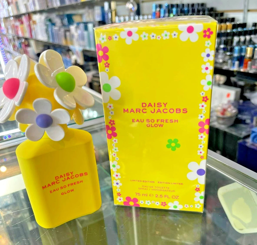 Marc Jacobs Daisy perfume bottle and packaging with floral design on a store shelf background