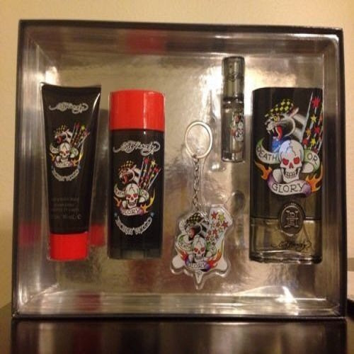Ed Hardy BORN WILD Men 5 Pc GIFT SET 3.4oz 3 oz BW 2.75 Deo Key Chain .25oz NEW - Perfume Gallery